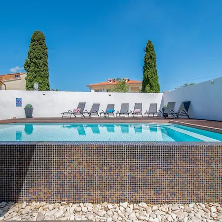 Above In Medulin,istria Villa *